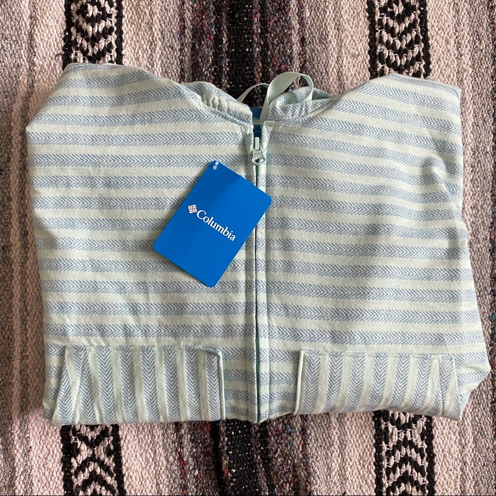 • Columbia light sweater